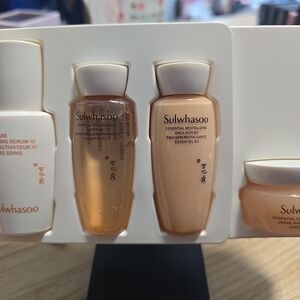Sulwhasoo Daily Essential Skincare Set with Cream and Serums